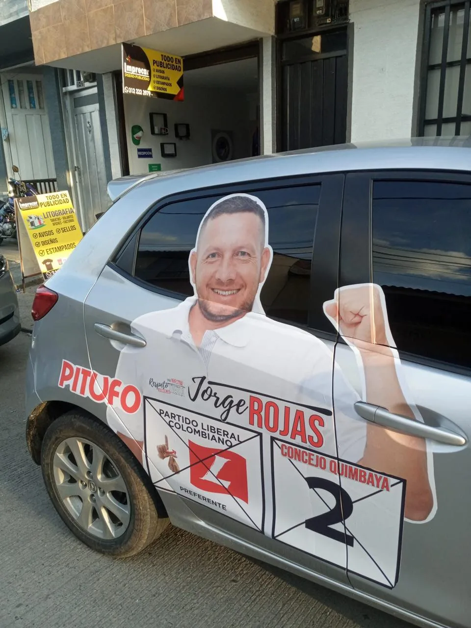Decoración vehicular para campaña política en el Quindío — branding completo en vehículos