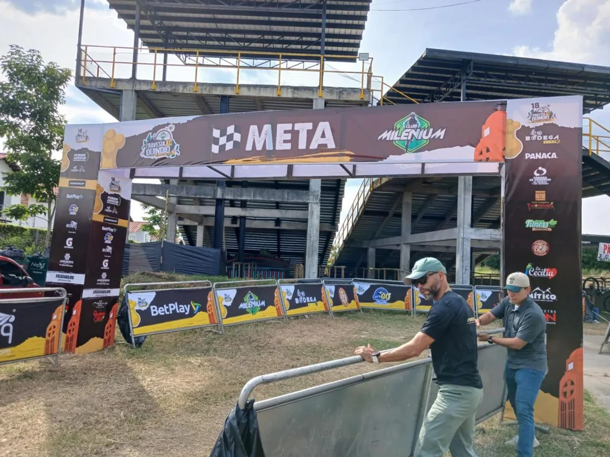 Lona banner publicitaria impresa e instalada en exterior
